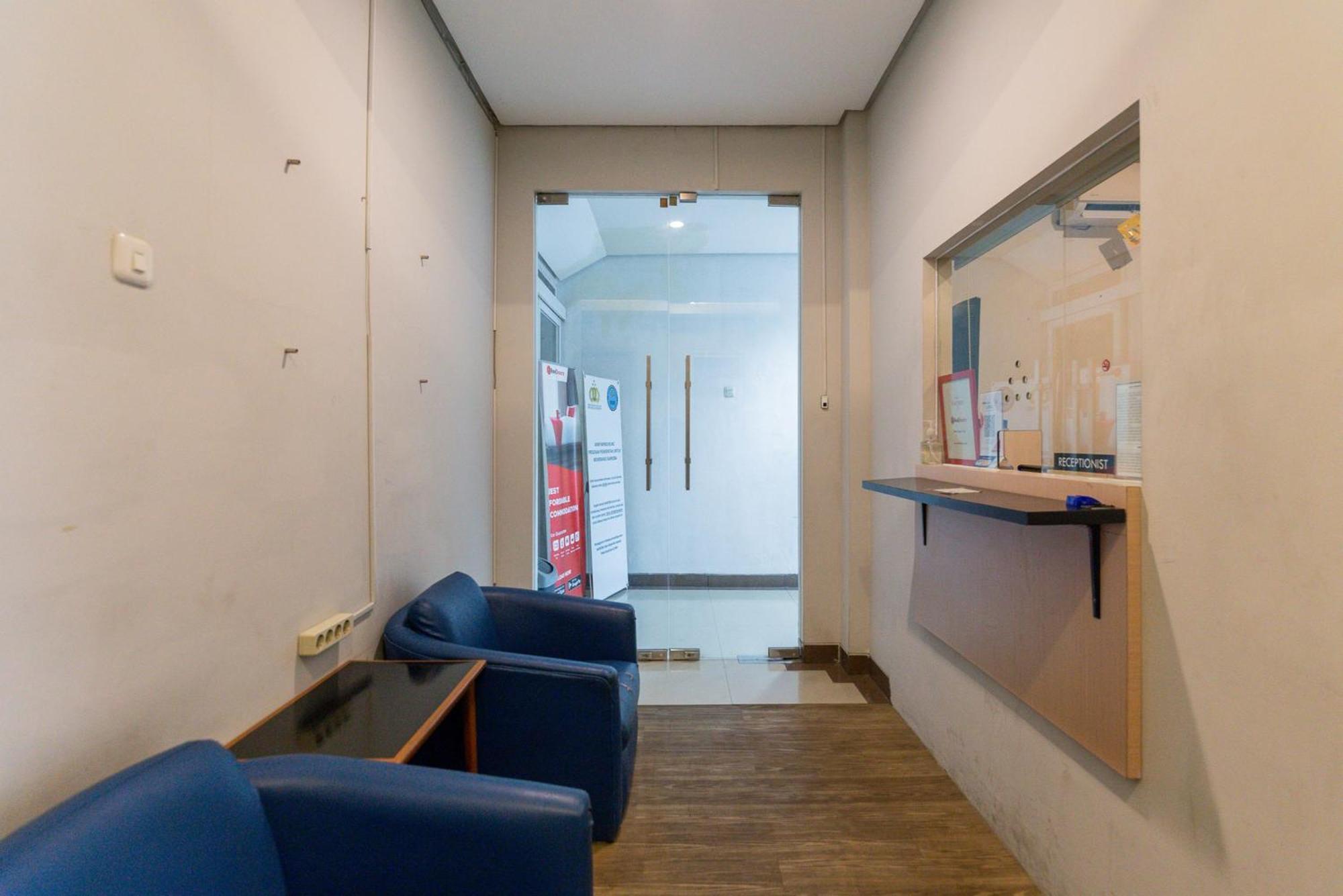 Reddoorz Plus Syariah Near Mall Pondok Indah Jakarta Ngoại thất bức ảnh