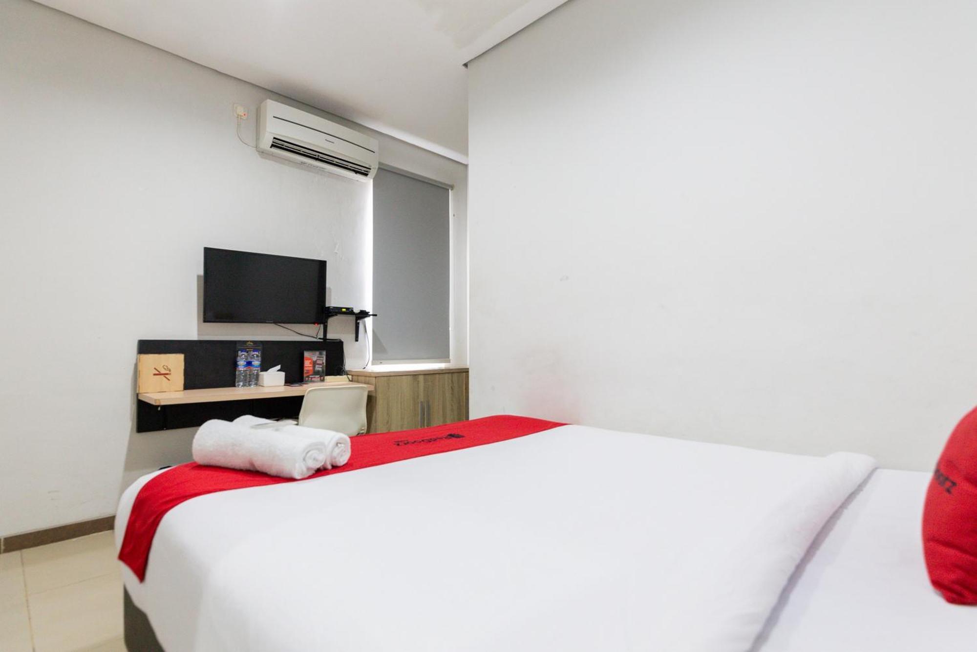 Reddoorz Plus Syariah Near Mall Pondok Indah Jakarta Ngoại thất bức ảnh