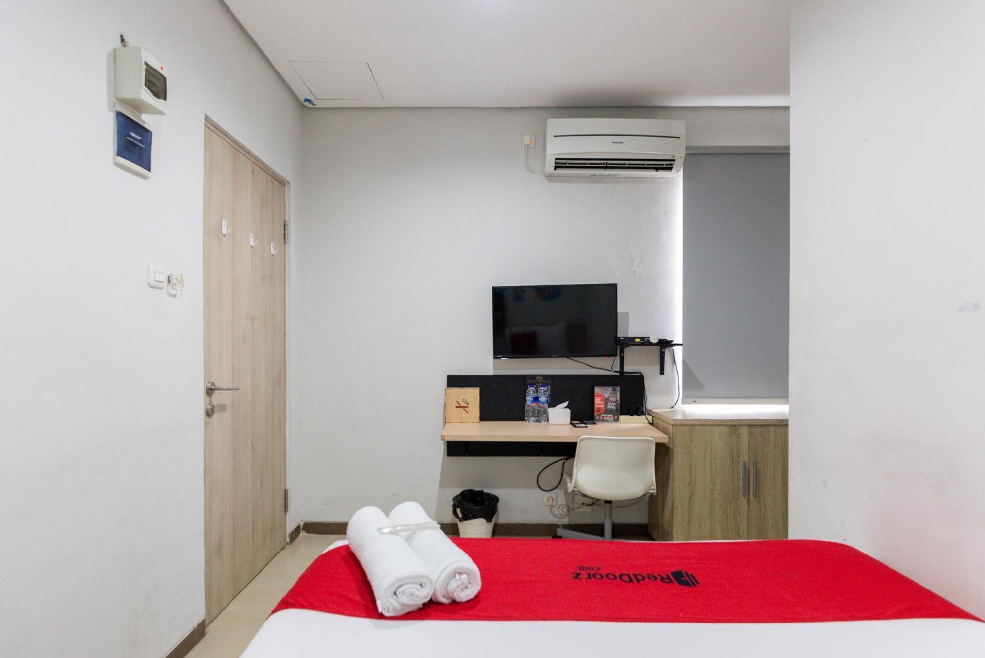Reddoorz Plus Syariah Near Mall Pondok Indah Jakarta Ngoại thất bức ảnh