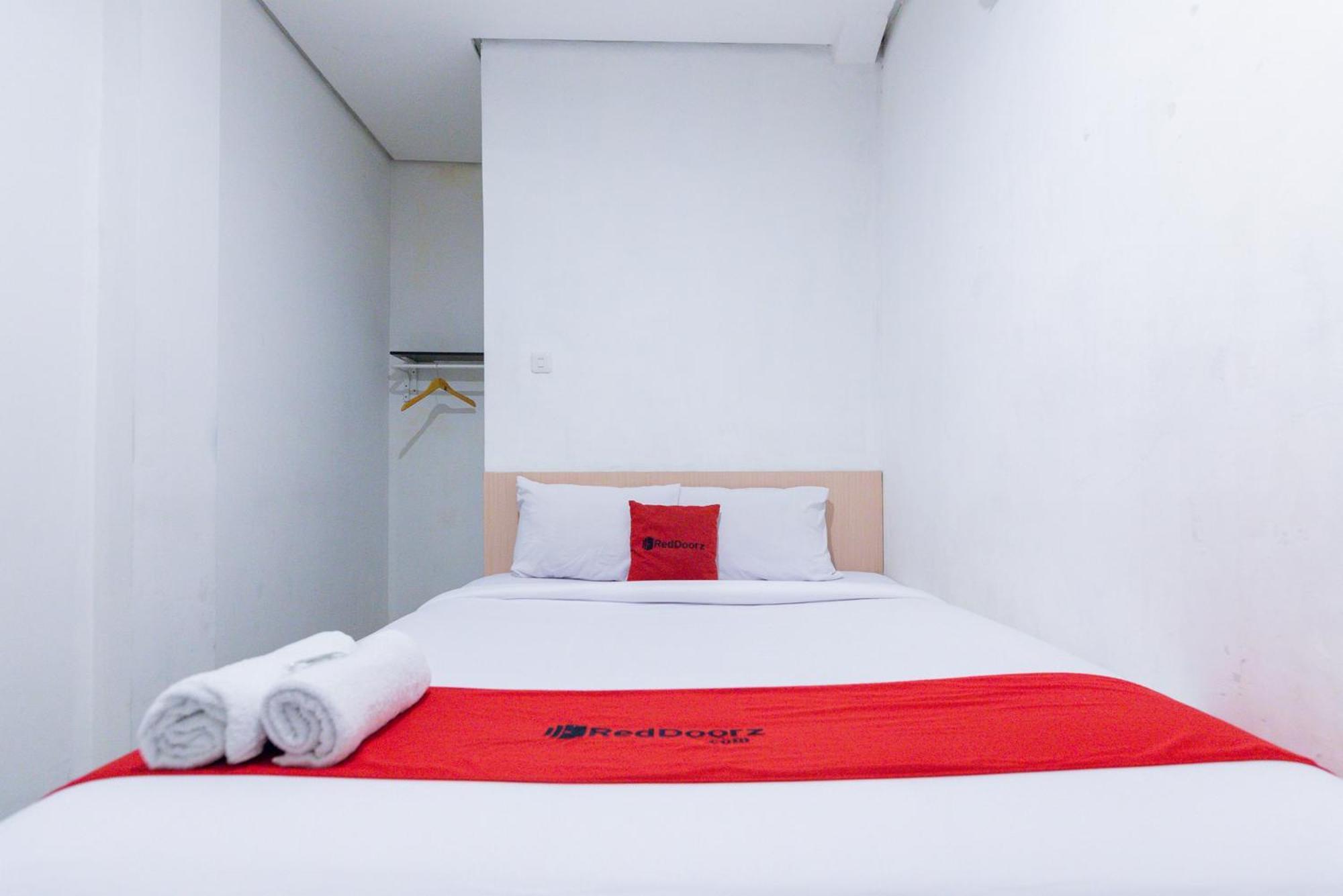 Reddoorz Plus Syariah Near Mall Pondok Indah Jakarta Ngoại thất bức ảnh