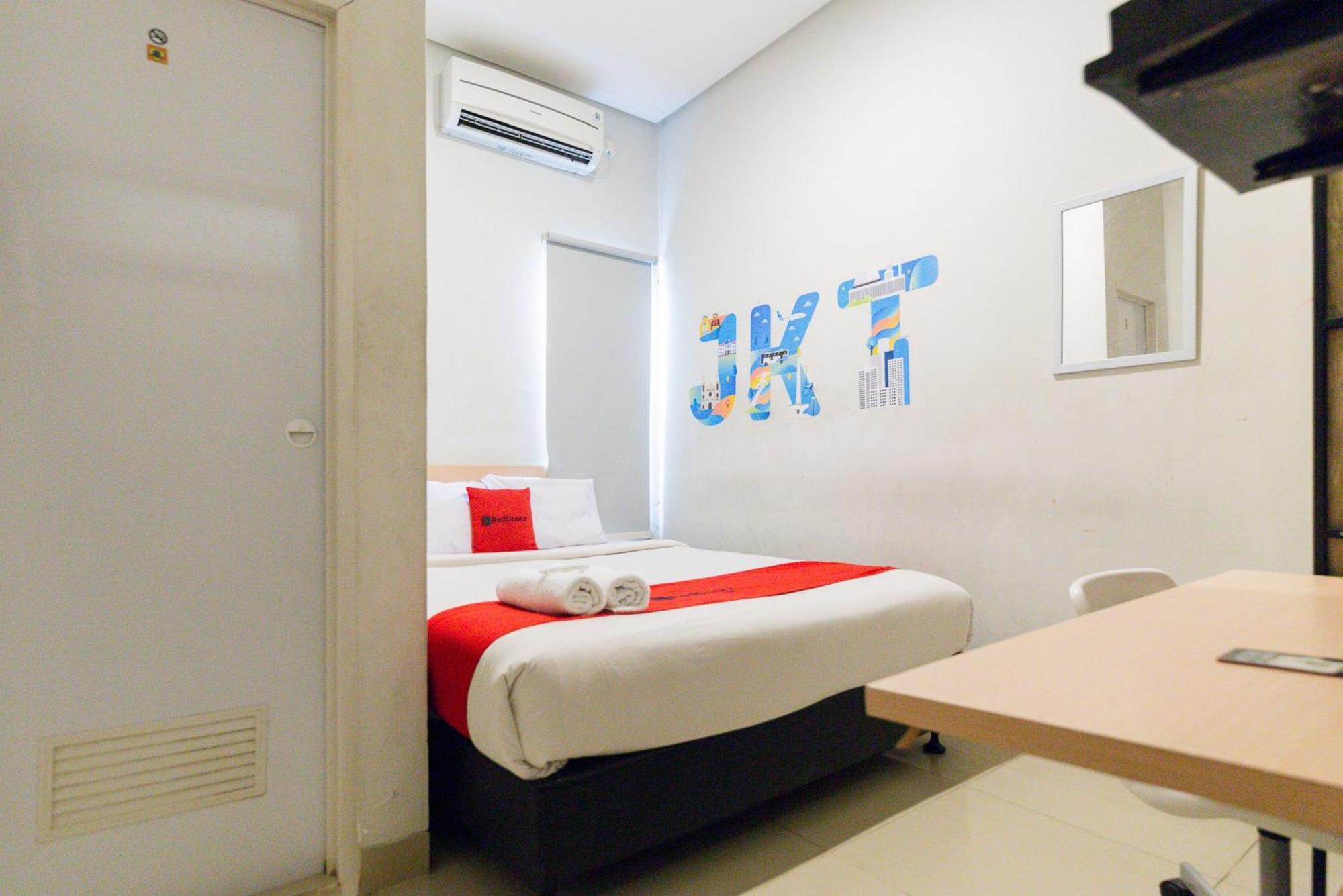 Reddoorz Plus Syariah Near Mall Pondok Indah Jakarta Ngoại thất bức ảnh