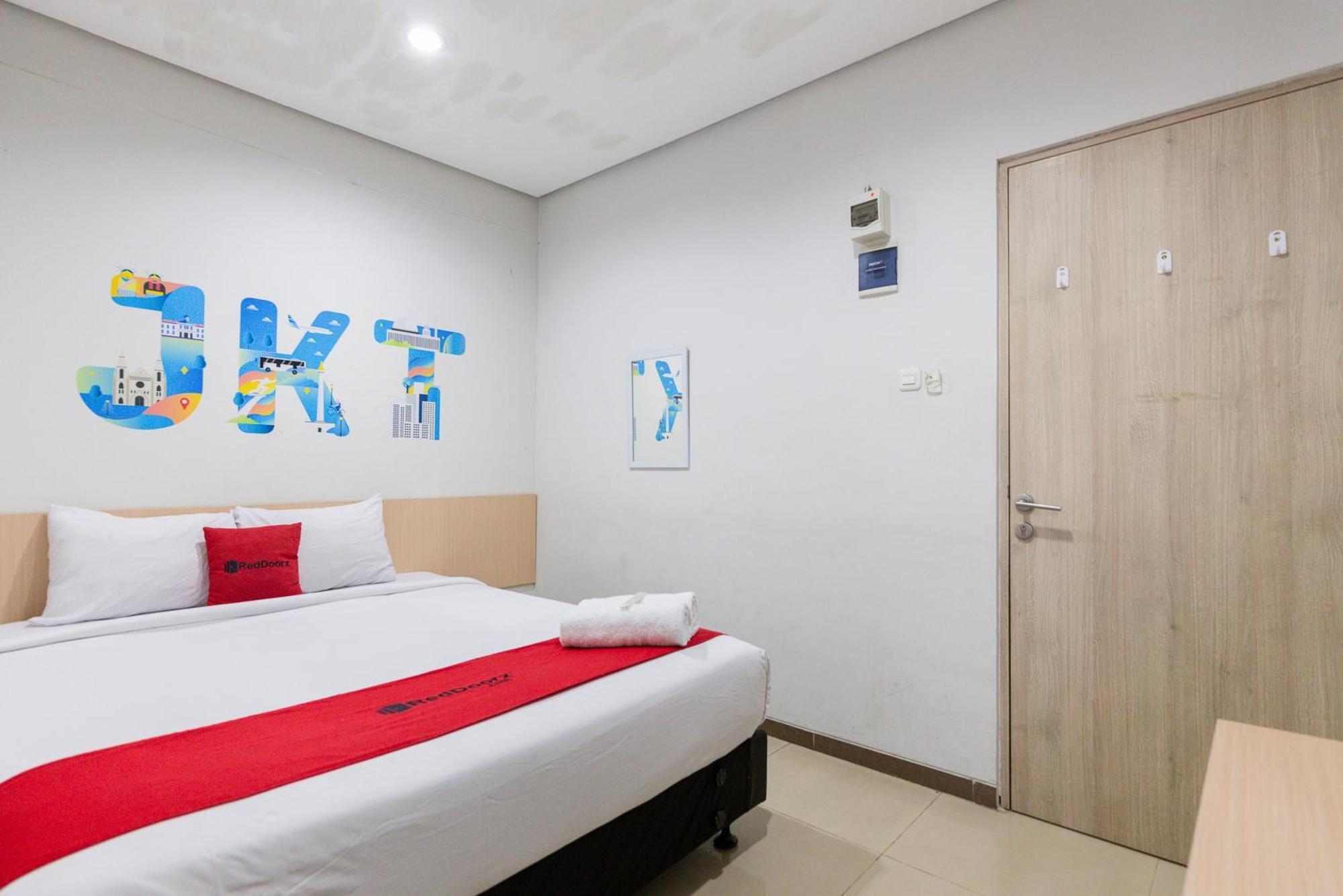 Reddoorz Plus Syariah Near Mall Pondok Indah Jakarta Ngoại thất bức ảnh