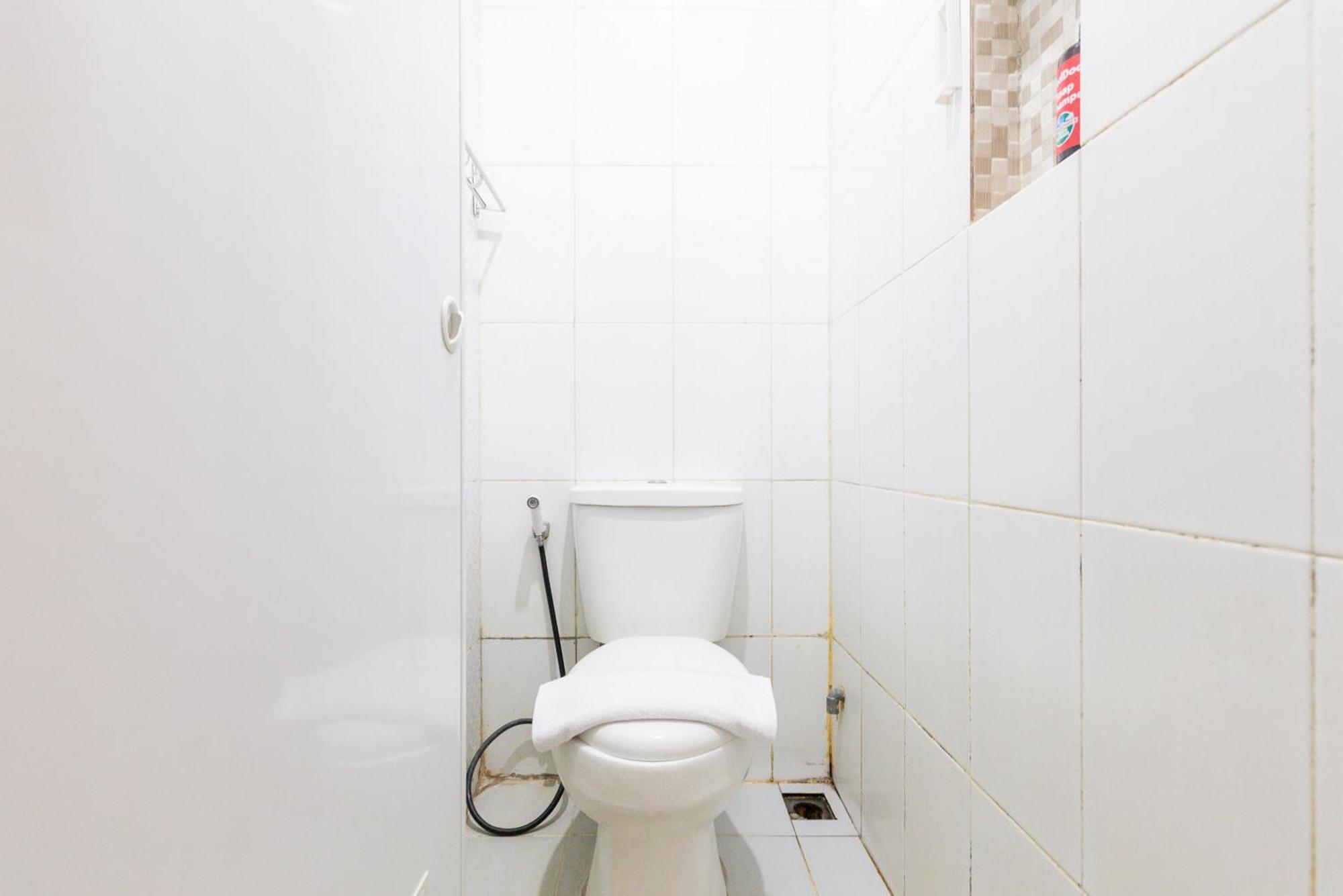 Reddoorz Plus Syariah Near Mall Pondok Indah Jakarta Ngoại thất bức ảnh