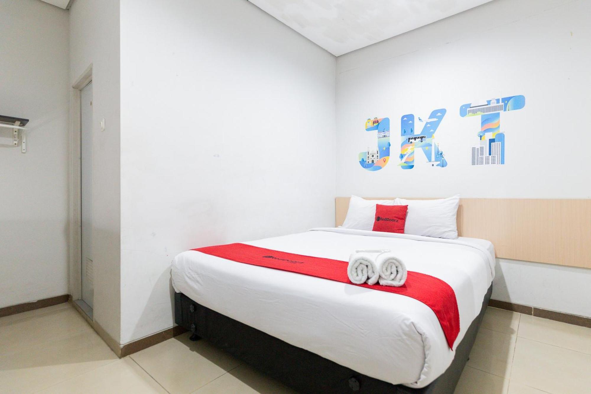Reddoorz Plus Syariah Near Mall Pondok Indah Jakarta Ngoại thất bức ảnh