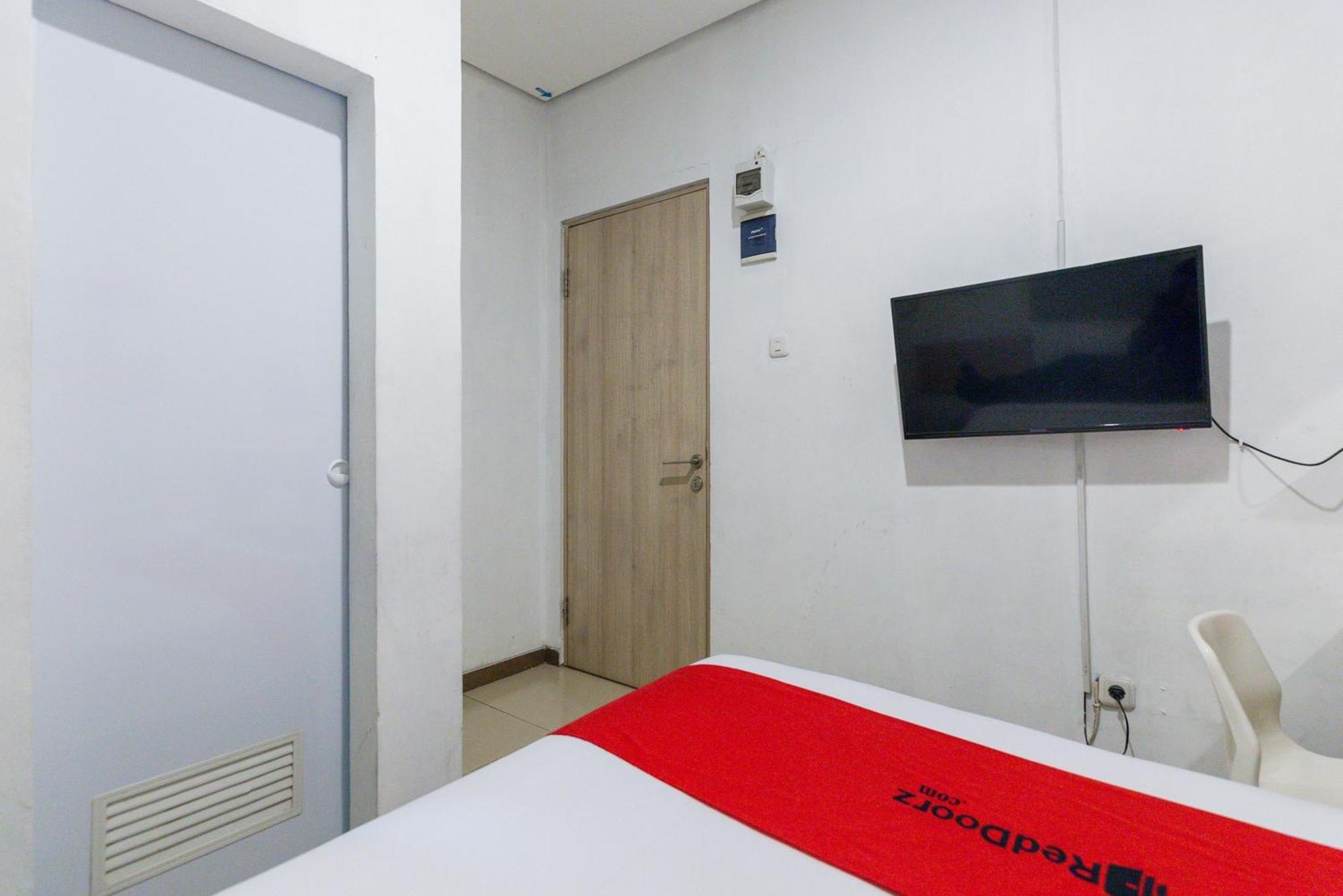 Reddoorz Plus Syariah Near Mall Pondok Indah Jakarta Ngoại thất bức ảnh