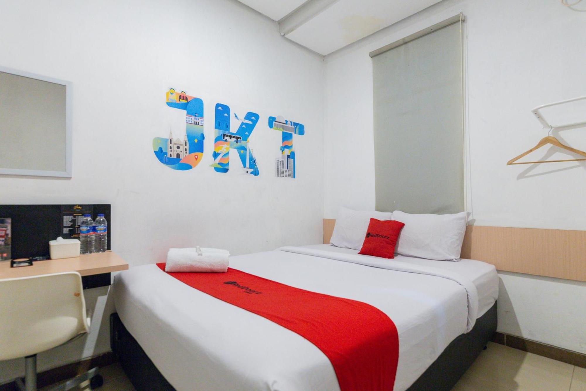 Reddoorz Plus Syariah Near Mall Pondok Indah Jakarta Ngoại thất bức ảnh