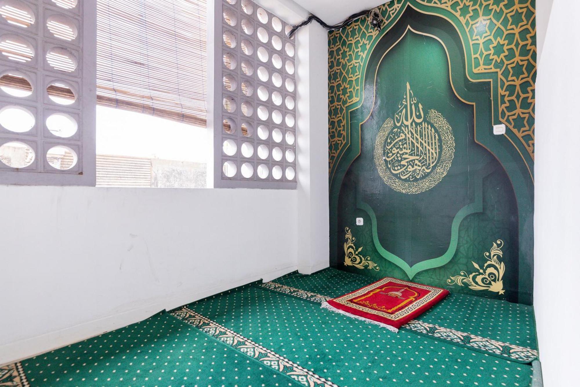 Reddoorz Plus Syariah Near Mall Pondok Indah Jakarta Ngoại thất bức ảnh