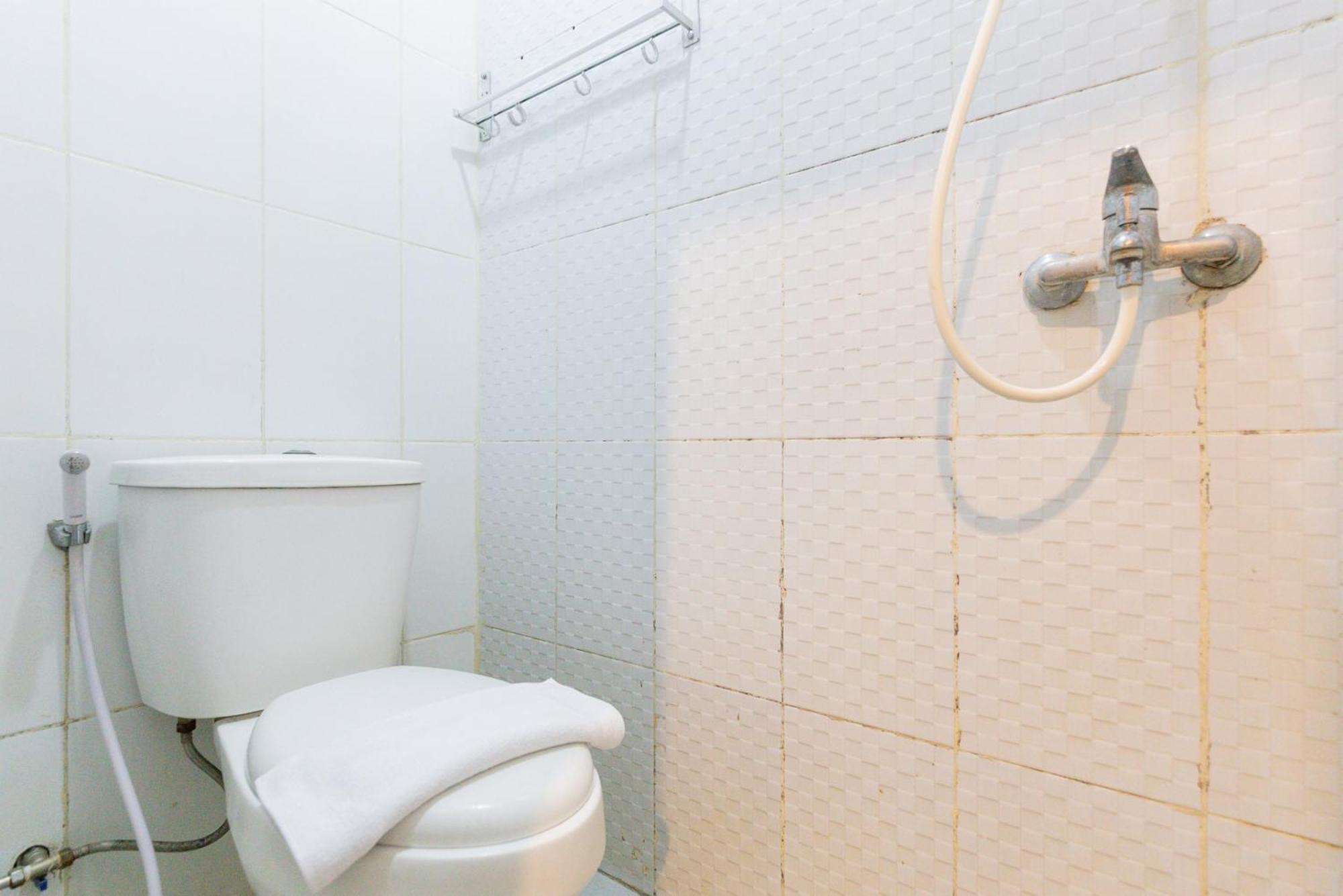 Reddoorz Plus Syariah Near Mall Pondok Indah Jakarta Ngoại thất bức ảnh