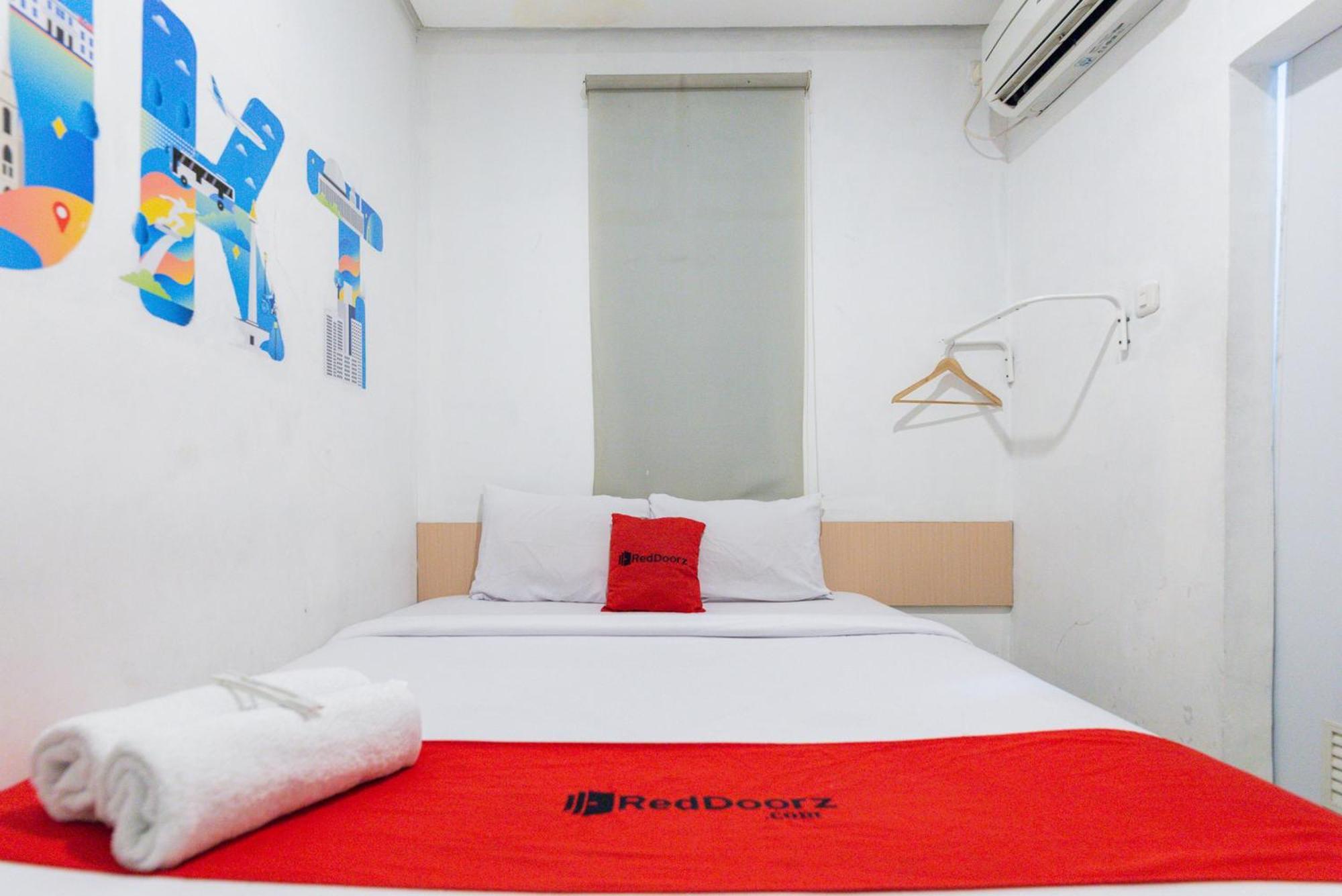 Reddoorz Plus Syariah Near Mall Pondok Indah Jakarta Ngoại thất bức ảnh