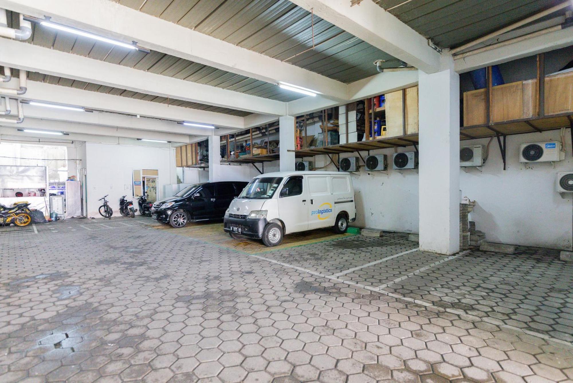 Reddoorz Plus Syariah Near Mall Pondok Indah Jakarta Ngoại thất bức ảnh